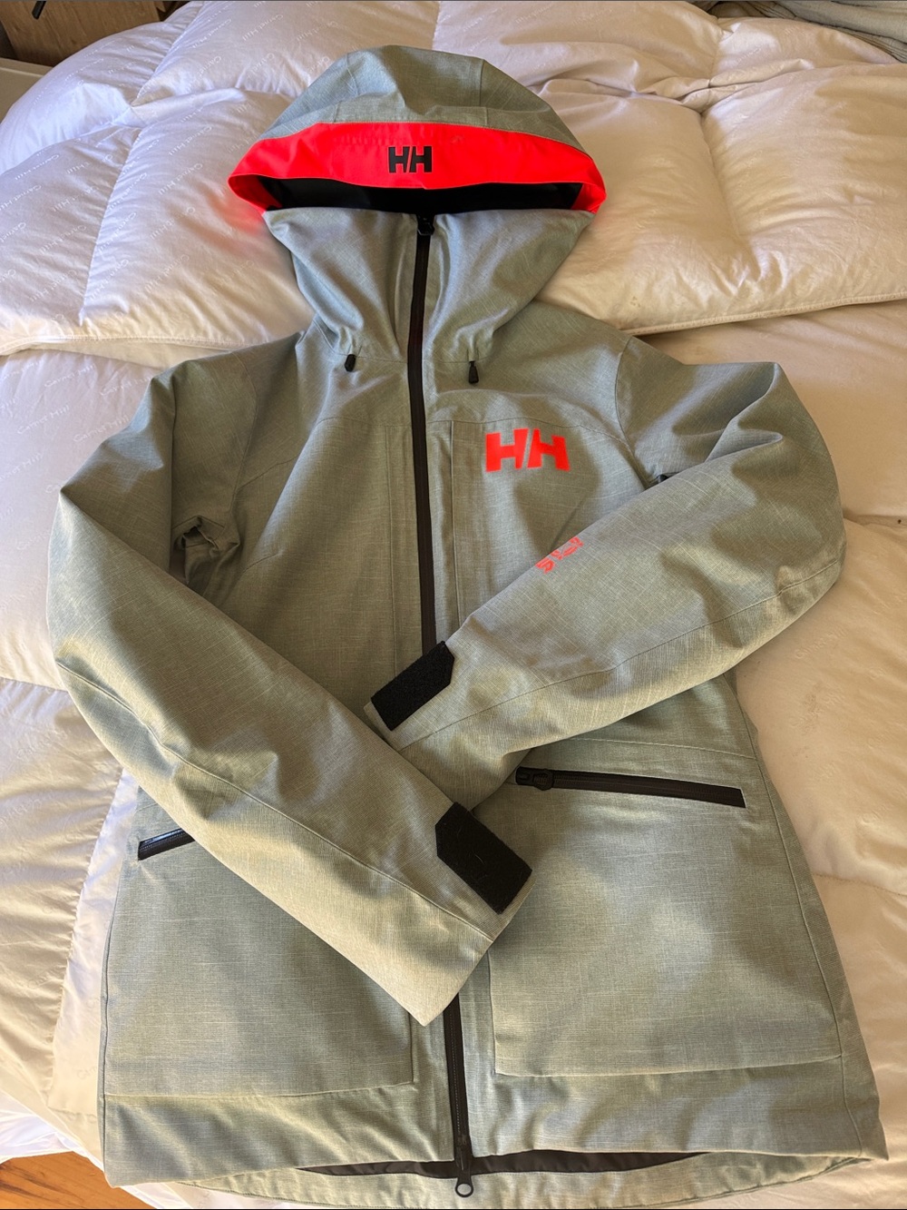 Helly Hansen women’s Green Shell Jacket with Neon Orange Trim. Gorgeous. NWOT.